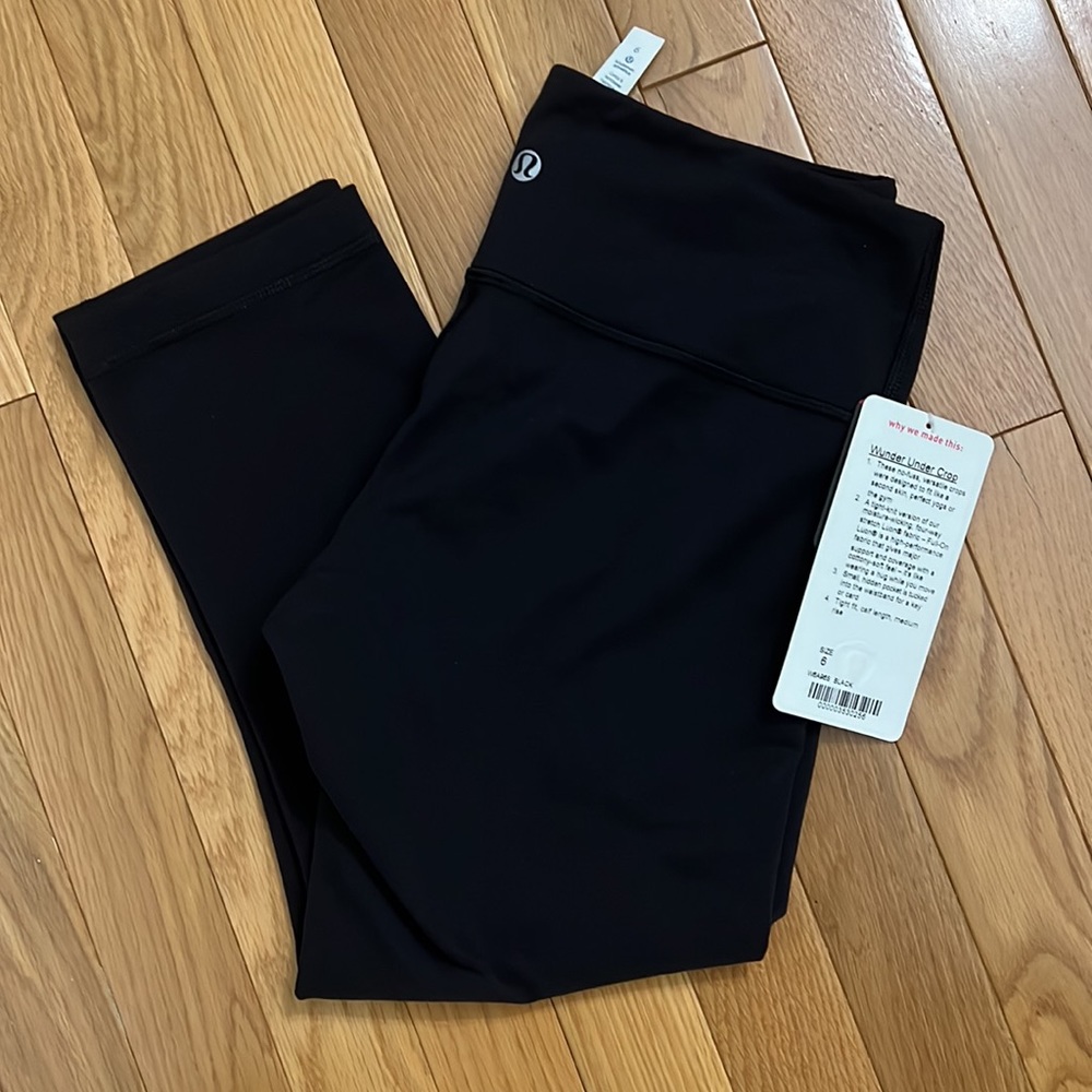 NWT Lululemon Wunder Under Crop *Full-On Luon Black, Size 6